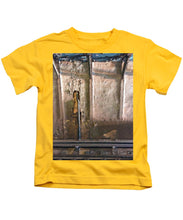 Approaching The Station - Kids T-Shirt