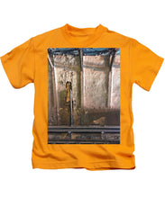 Approaching The Station - Kids T-Shirt