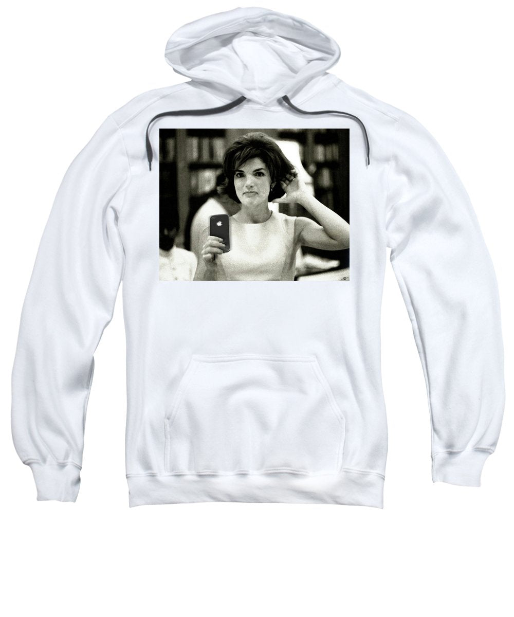 Jacky Kennedy Takes A Selfie Small Version - Sweatshirt