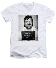 John Wayne Gacy Mug Shot 1980 Black And White - Men's V-Neck T-Shirt