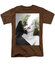 Marilyn Monroe Smokes - Men's T-Shirt  (Regular Fit)