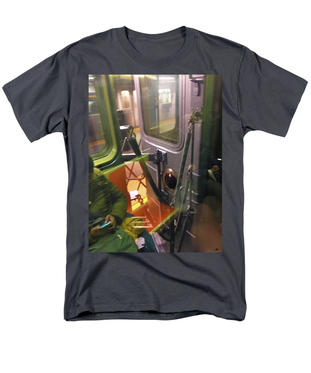 Photo On The New York City Subway - Men's T-Shirt  (Regular Fit)