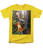 Photo On The New York City Subway - Men's T-Shirt  (Regular Fit)