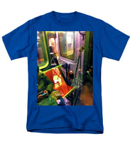 Painting On The New York City Subway - Men's T-Shirt  (Regular Fit)