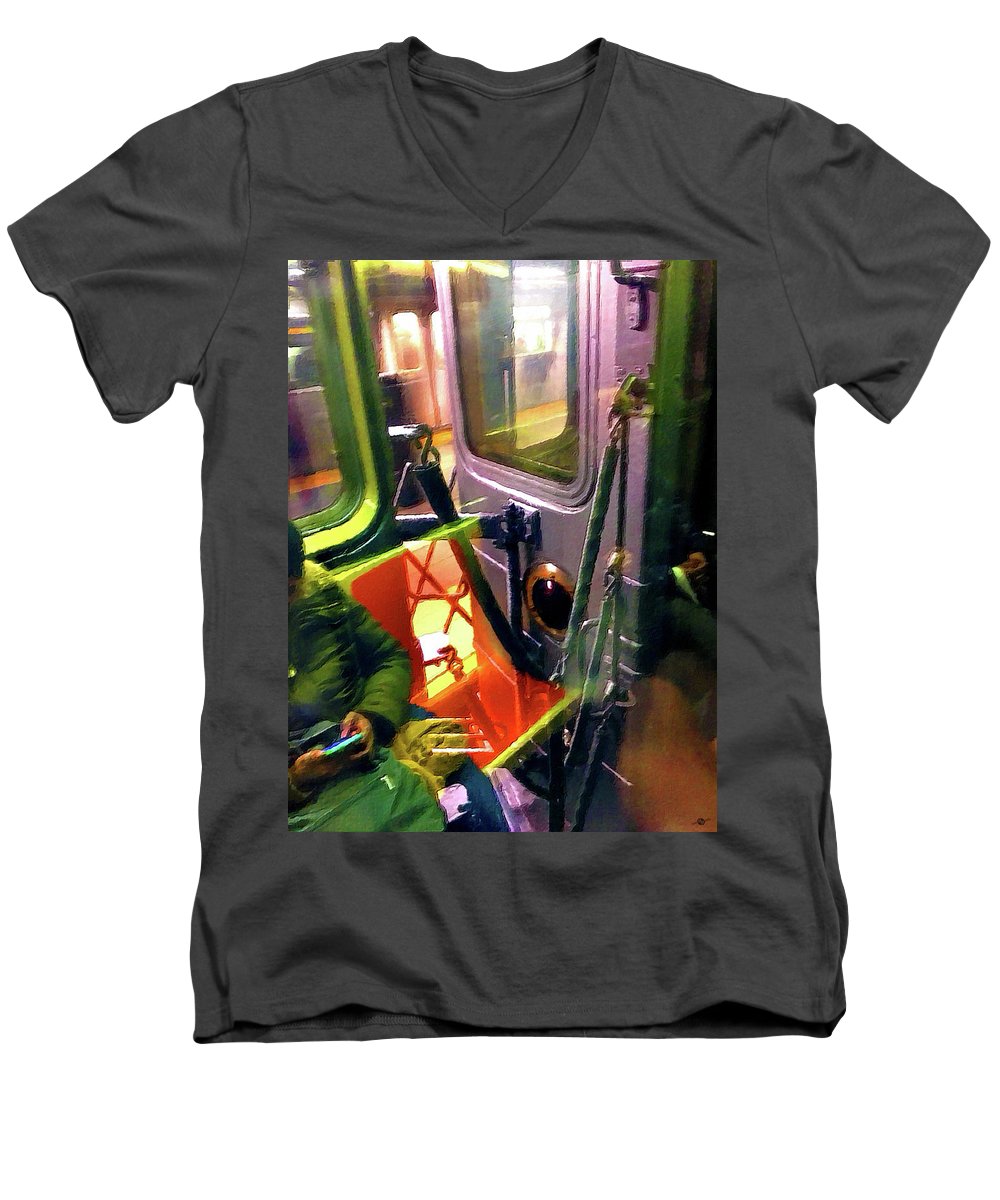 Painting On The New York City Subway - Men's V-Neck T-Shirt