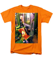 Painting On The New York City Subway - Men's T-Shirt  (Regular Fit)