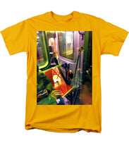 Painting On The New York City Subway - Men's T-Shirt  (Regular Fit)