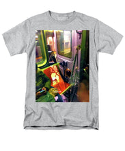 Painting On The New York City Subway - Men's T-Shirt  (Regular Fit)