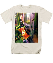Painting On The New York City Subway - Men's T-Shirt  (Regular Fit)