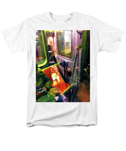 Painting On The New York City Subway - Men's T-Shirt  (Regular Fit)