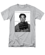 Robert Downey Jr Mug Shot 1999 Black And White - Men's T-Shirt  (Regular Fit)