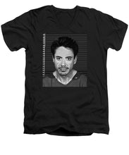 Robert Downey Jr Mug Shot 2001 Black And White - Men's V-Neck T-Shirt