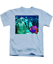 Sculpture Underwater With Bright Fish Painting Musa - Kids T-Shirt